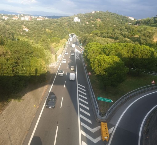 A10 Genova-Savona: doppio senso di marcia e nessuna protezione all'altezza di Celle (FOTO)
