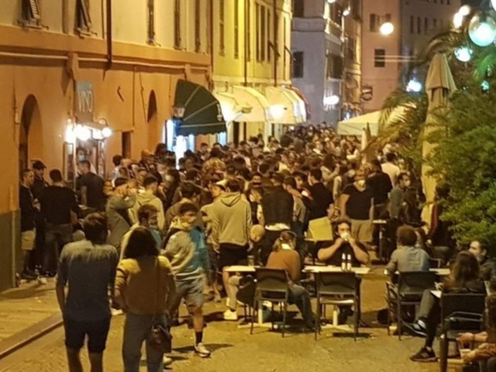 Savona, il sindaco firma l'ordinanza per la chiusura dei pubblici esercizi all'una di notte fino al 31 luglio Savona, il sindaco firma l'ordinanza per la chiusura dei pubblici esercizi all'una di notte fino al 31 luglio