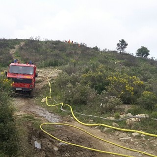 Savona: incendio boschivo in zona santuario, potrebbe essere ripartito l'incendio di lunedì scorso