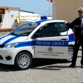 Un mezzo elettrico si aggiunge al parco mezzi della polizia municipale di Laigueglia