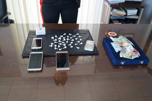 Albenga, sequestrati 39 ovuli di cocaina: in manette due pusher marocchini (FOTO)