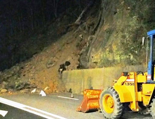 Grave frana dietro il Molo 8.44 di Vado Ligure: via Trieste chiusa
