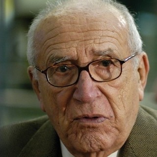 Savona: Arnoldo Foà, l'Asl "il malore non è origine cardiaca"