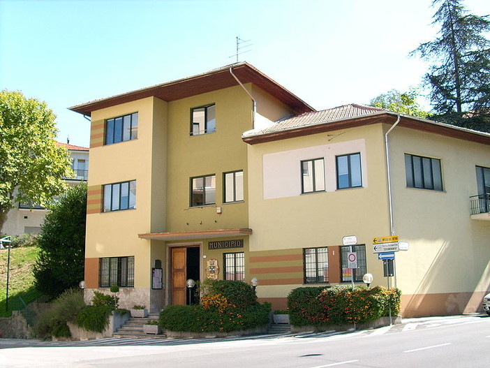 Altare, chiuse le scuole causa incendio alla FG Riciclaggi