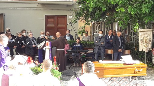 Alassio, l’ultimo commosso saluto a Padre Tommaso Alassio, l’ultimo commosso saluto a Padre Tommaso