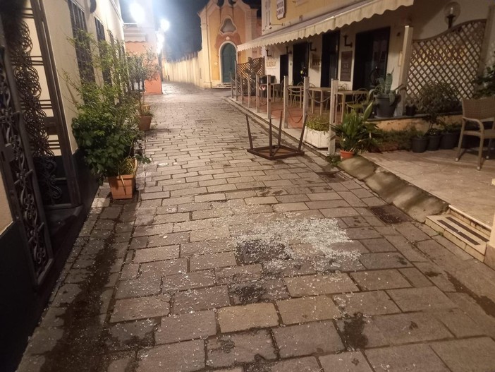 Danneggiamenti in un locale di Varazze, il gruppo misto: "Si percepisce un’atmosfera di lassismo generalizzato"