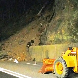 Grave frana dietro il Molo 8.44 di Vado Ligure: via Trieste chiusa