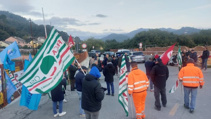 Aurelia Bis, vertice in Prefettura, garantita la cassa edile entro il 15 dicembre: "Troppi interrogativi sul futuro del cantiere" Aurelia Bis, vertice in Prefettura, garantita la cassa edile entro il 15 dicembre: "Troppi interrogativi sul futuro del cantiere"