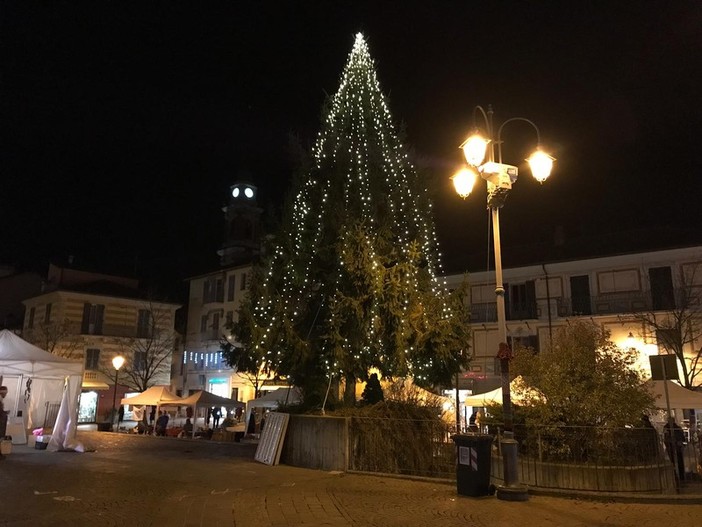 Cairo accende l'albero di Natale: l'appuntamento è fissato per domenica 8 dicembre Cairo accende l'albero di Natale: l'appuntamento è fissato per domenica 8 dicembre