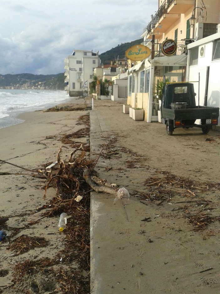 Foto di repertorio: la mareggiata dello scorso autunno Foto di repertorio: la mareggiata dello scorso autunno
