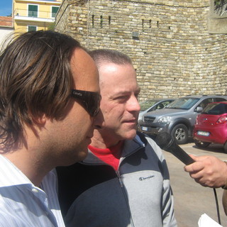 don Luciano Massaferro al suo arrivo a Diano Castello