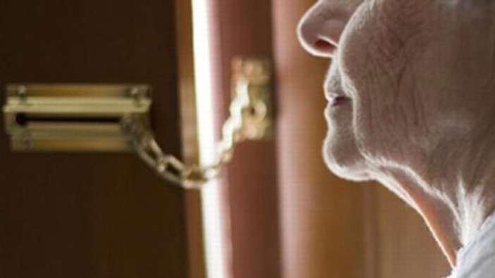 Savona, due tentativi di “truffa del telefono” in un giorno ad una signora anziana che però non ci casca e chiama la figlia