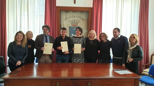 Le Albisole firmano la Carta dei diritti della Bambina Le Albisole firmano la Carta dei diritti della Bambina