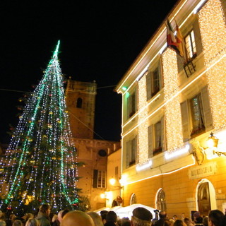Albenga si prepara al Natale: l'albero sarà acceso l'8 dicembre