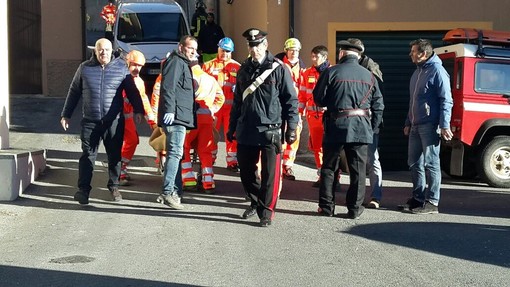 Esplosione ad Arnasco, il racconto dei residenti: "Sembrava una bomba". Disposta l'autopsia sui cinque corpi
