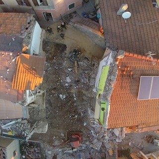 Arnasco, si continua a scavare: entro domani il completamento della rimozione delle macerie