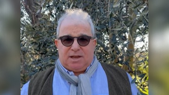 Blanco distrugge i fiori dell’Ariston, l’ironia di Sommariva: “Prima di andare da Pieraccioni, vieni da me che ho le olive da potare” Blanco distrugge i fiori dell’Ariston, l’ironia di Sommariva: “Prima di andare da Pieraccioni, vieni da me che ho le olive da potare”
