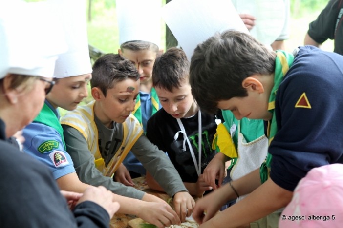 Duecento scout savonesi alla Route nazionale, verso San Rossore Duecento scout savonesi alla Route nazionale, verso San Rossore