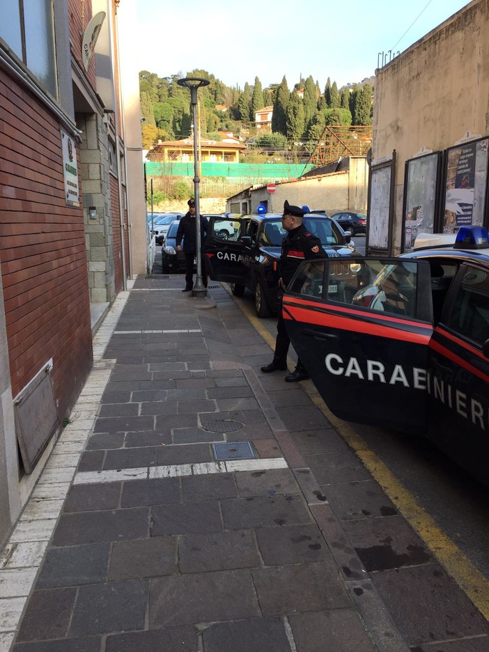Ortovero, caricano del ferro rubato da un terreno privato su un furgone: arrestati dai carabinieri (FOTO) Ortovero, caricano del ferro rubato da un terreno privato su un furgone: arrestati dai carabinieri (FOTO)