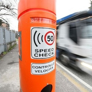 Una media di 15 multe al giorno per ogni autovelox,la vice presidente della provincia Isella: “Viene tutto reinvestito nella manutenzione delle strade”
