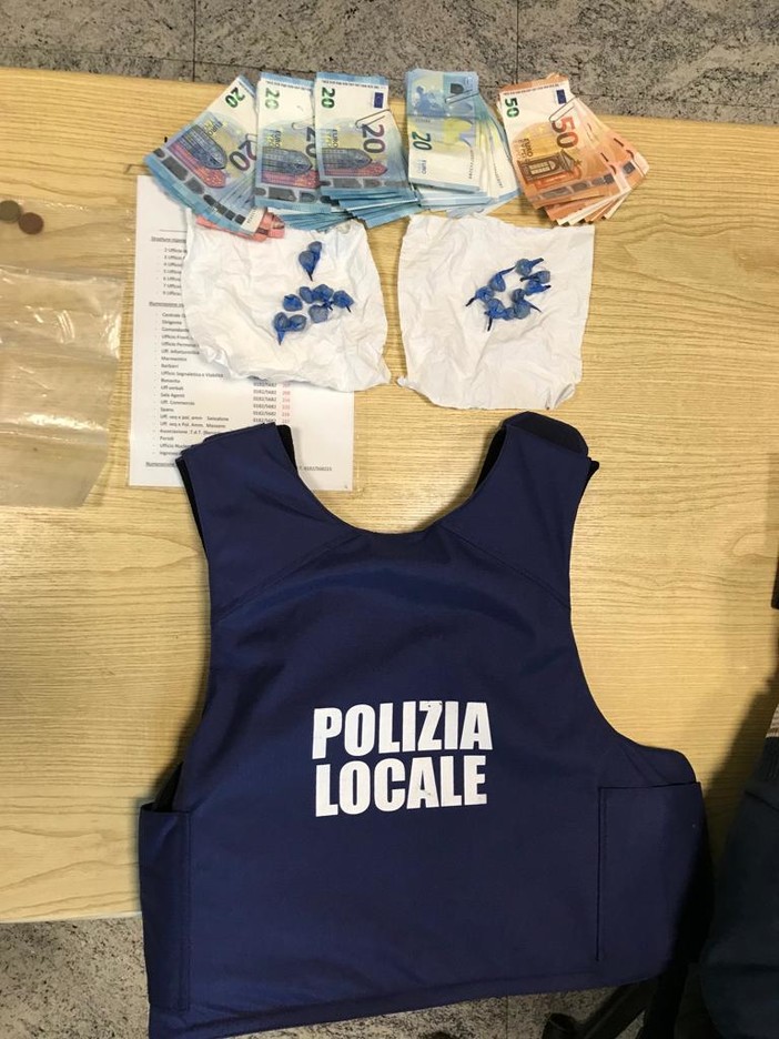 Albenga, arrestato un marocchino con in possesso 18 dosi di eroina