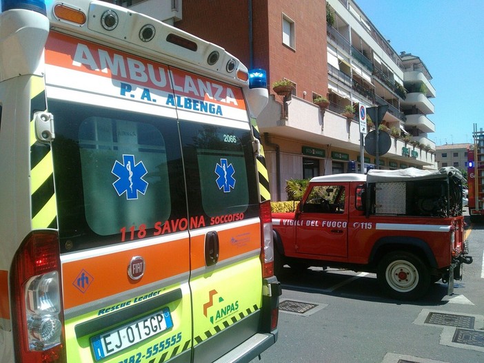 Albenga. Auto si ribalta, conducente in codice giallo Albenga. Auto si ribalta, conducente in codice giallo