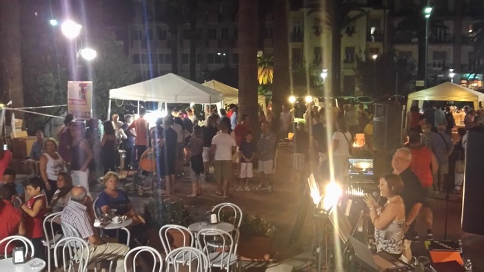 Stasera "Arte in Piazza" a Borghetto