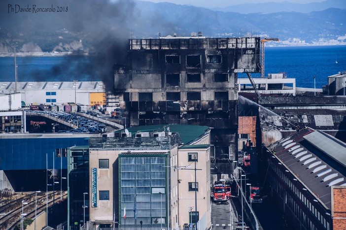 L’incendio che ha distrutto la sede dell’ADSP di Savona  non ferma l’operatività del porto