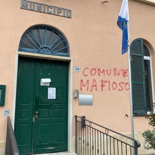 Attacco vandalico a Cisano, al vaglio le immagini della videosorveglianza: le indagini dei Carabinieri volgono al termine