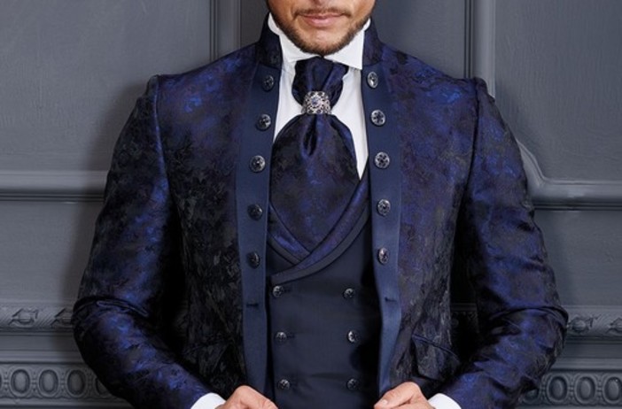 Uomo elegante: i must have per uno stile ricercato Uomo elegante: i must have per uno stile ricercato