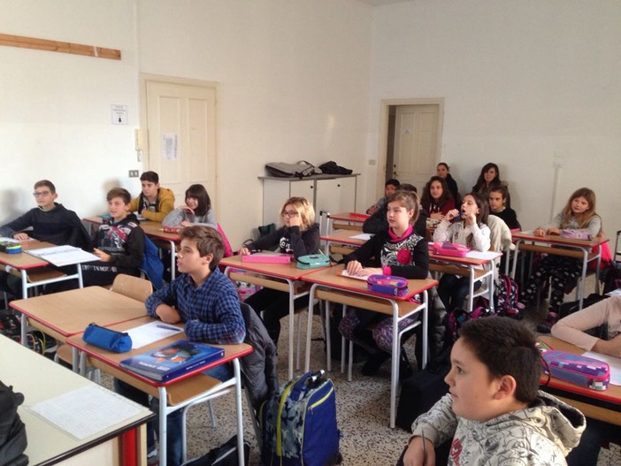 Pericoli del web, i genitori di Andora vanno a scuola per imparare a difendere i loro figli Pericoli del web, i genitori di Andora vanno a scuola per imparare a difendere i loro figli