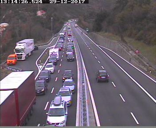 Incidente sulla A10 tra Spotorno e Feglino: code di oltre 6 km in direzione Ventimiglia Incidente sulla A10 tra Spotorno e Feglino: code di oltre 6 km in direzione Ventimiglia