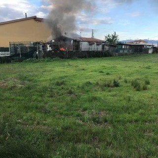 Albenga, incendio in viale Che Guevara: bungalow sotto sequestro