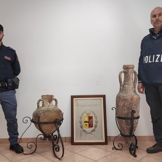 La Polizia di Stato recupera due anfore antiche di epoca romana