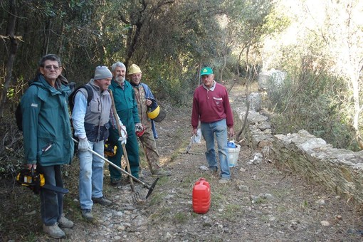Gli Alpini di Finale ripristinano la vecchia “Strada Litoranea” Gli Alpini di Finale ripristinano la vecchia “Strada Litoranea”