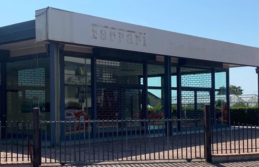 Il salone Ferrari-Maserati a Ceriale vuoto, ma non chiude: si trasferisce Il salone Ferrari-Maserati a Ceriale vuoto, ma non chiude: si trasferisce