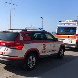 Malore in acqua per un turista: tragedia sulle spiagge di Finale