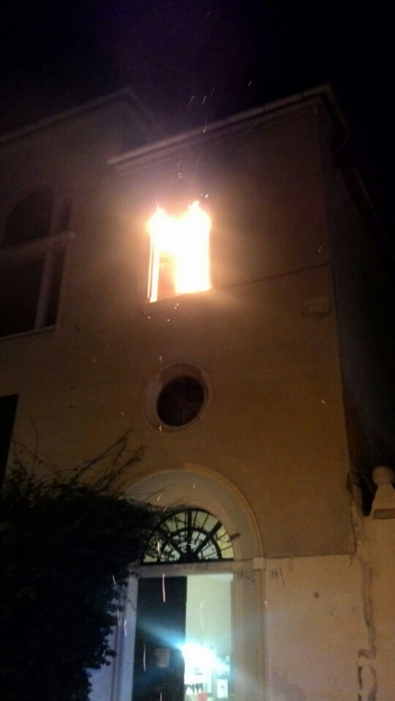 Incendio all'abbazia benedettina di Finalpia, i frati lanciano l'allarme: intervento dei vigili del fuoco Incendio all'abbazia benedettina di Finalpia, i frati lanciano l'allarme: intervento dei vigili del fuoco