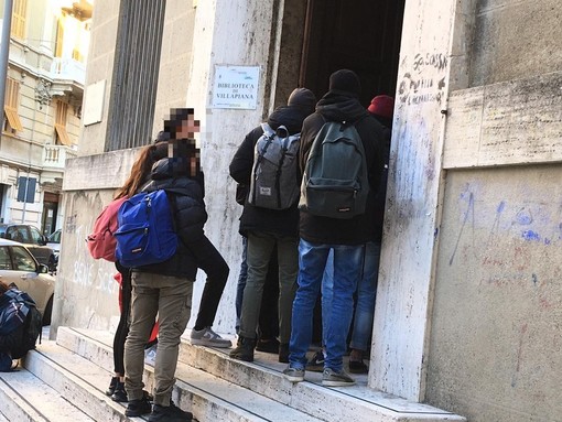 Aule fredde: gli studenti del liceo scientifico "Orazio Grassi" di Savona protestano