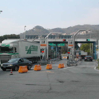 Chiusura notturna A10 tra Albisola e Savona, caos viario nell'albisolese