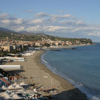 Balneari, Toti: "L'Italia non riesce a salvare le nostre spiagge"