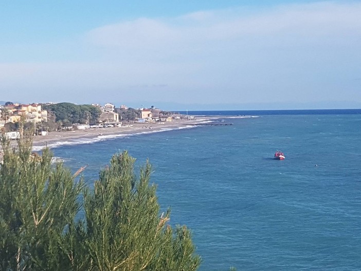 Dispersa in mare dalla notte di Capodanno: terzo giorno di ricerche per Alessia Puppo Dispersa in mare dalla notte di Capodanno: terzo giorno di ricerche per Alessia Puppo