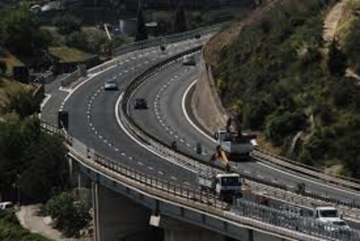 Autostrade, Toti a Pd: "Se pensano di fare  campagna elettorale mettendo in ginocchio i liguri con il blocco delle autostrade si sbagliano"