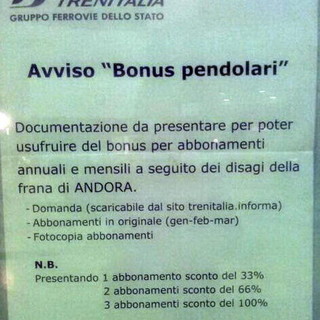Sconti per i 'pendolari' del treno che hanno avuto disagi per la frana di Andora: i cartelli nelle stazioni