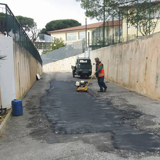 Ceriale: asfaltatura davanti alle scuole di via Sole Mare