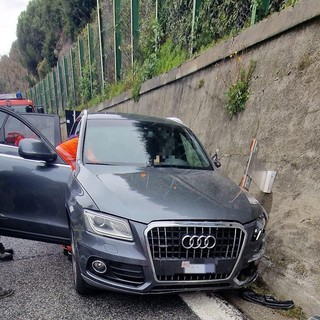 Auto perde il controllo e sbatte contro un muro: incidente sulla A10 poco prima di Varazze