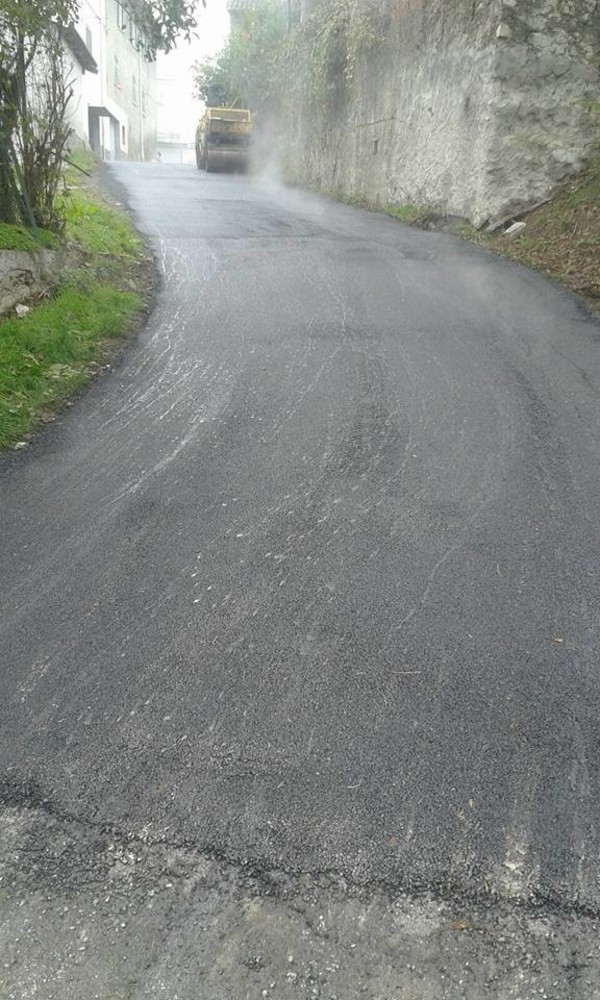 Dego, asfaltatura delle strade ammalorate (FOTO)