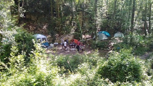 Ponti di Pasquetta e 25 aprile "movimentati" a Orco Feglino: arrivano i campeggiatori abusivi