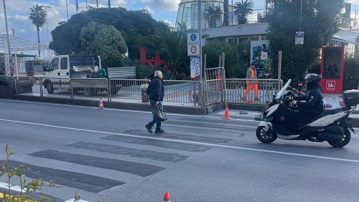 Rimozione attraversamento sull'Aurelia ad Albissola, nuova raccolta firme: "Possono firmare tutti anche i non Albissolesi"