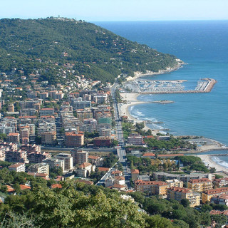 Tragedia in spiaggia ad Andora: muore turista torinese